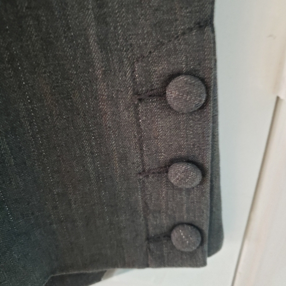 Gray Pin Stripe Stretch Dressy Capris Size 14 - Picture 3 of 7